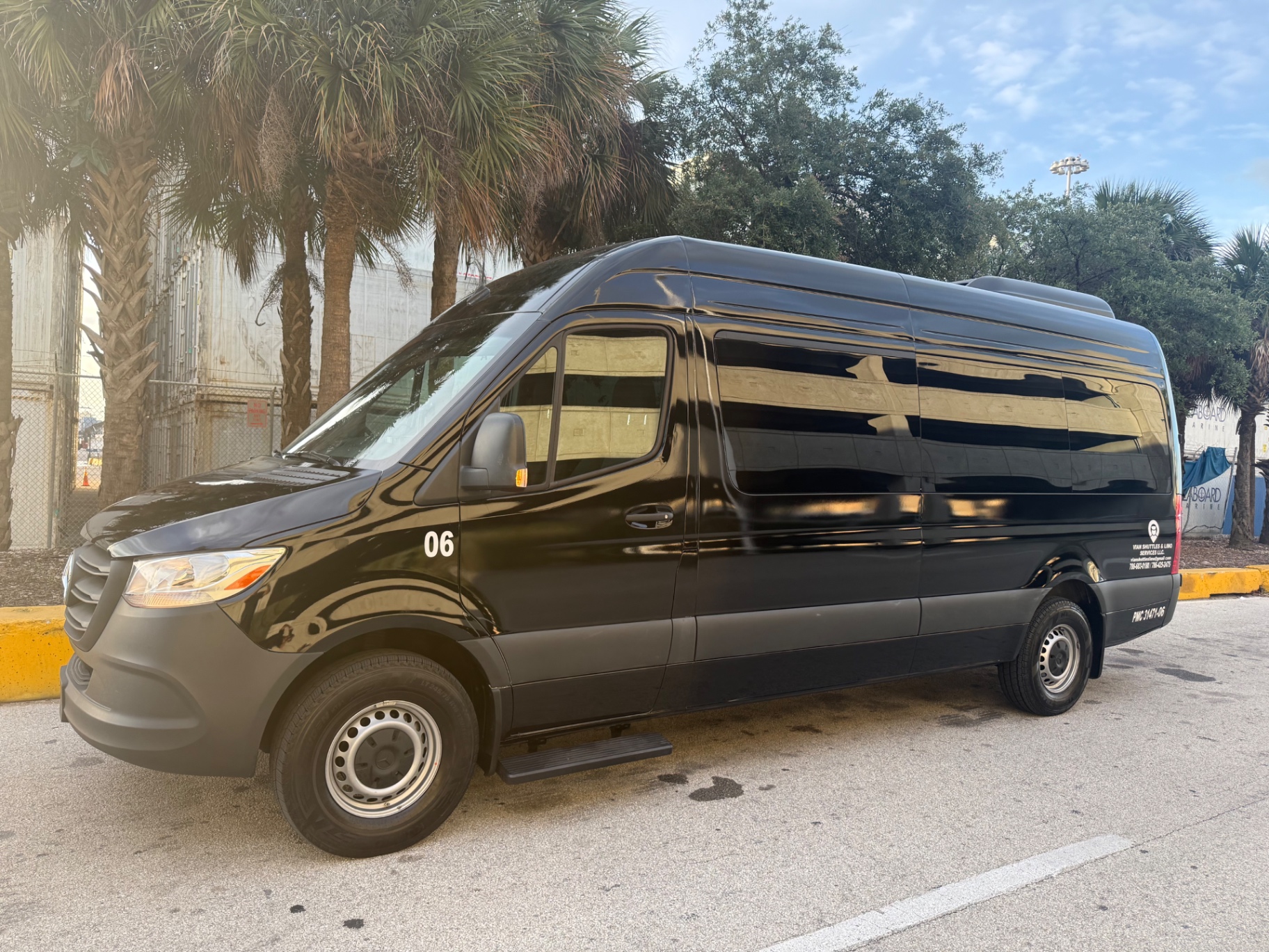 Black Sprinter — 11 Passengers
